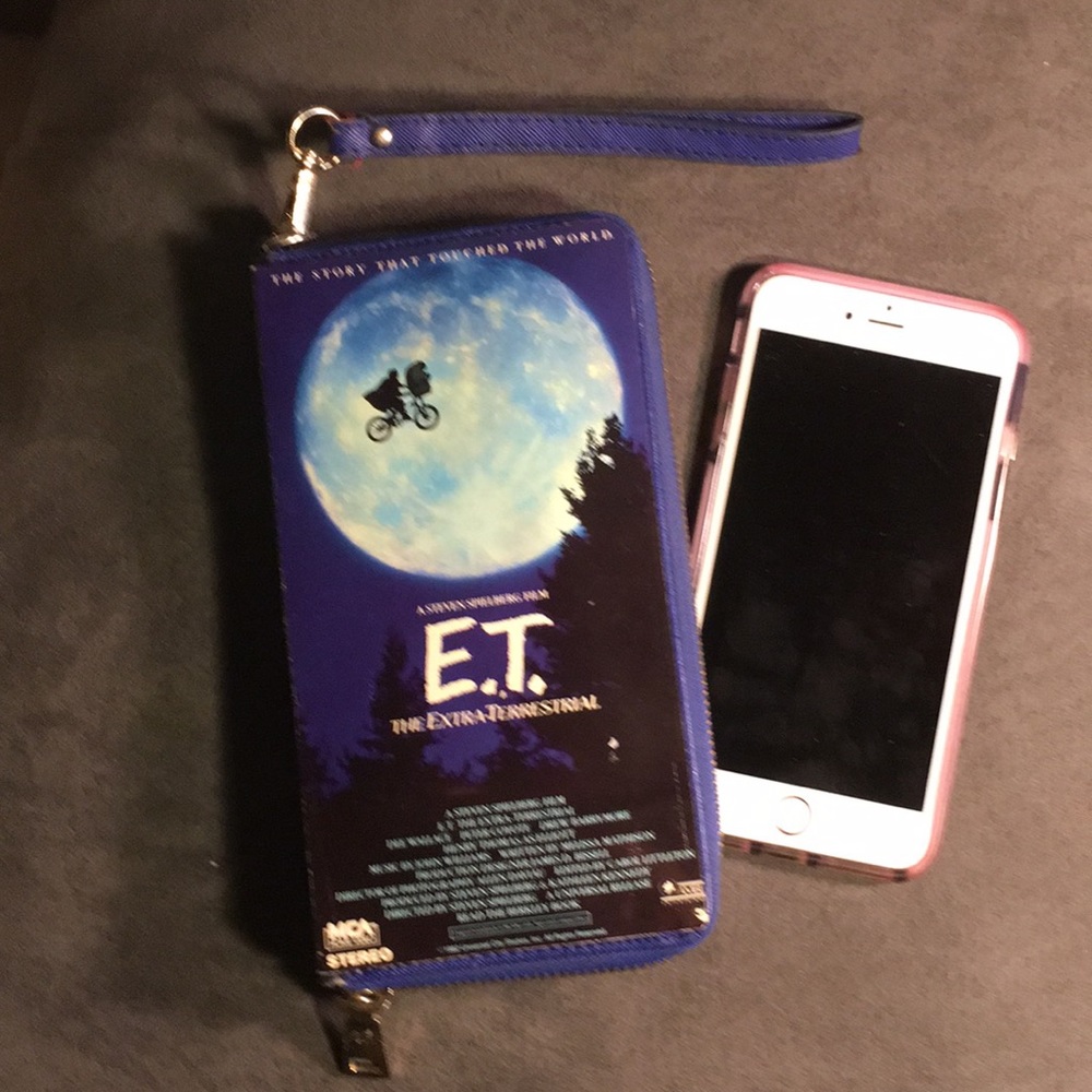 ‘ET’ Movie Wristlet